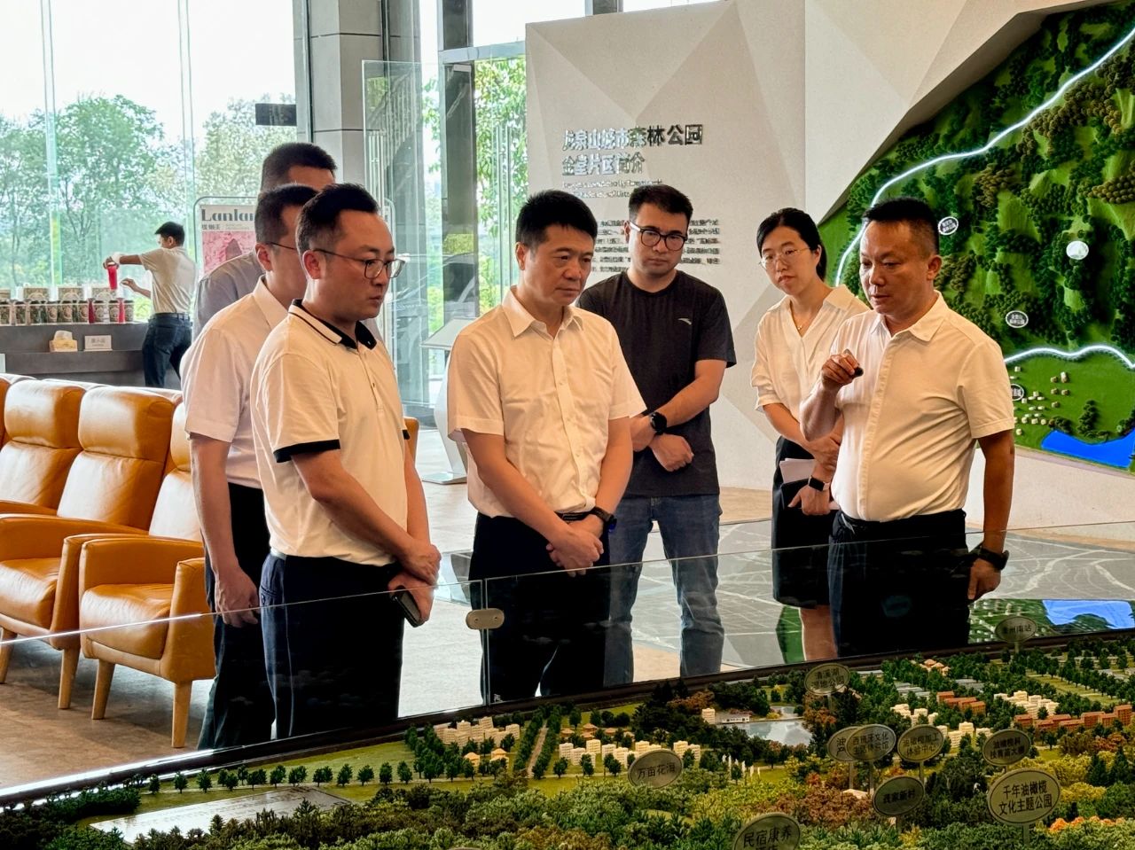 省尊龙凯时集团党委书记、董事长游勇带队赴聚峰谷项目开展汛期安全生产检查并调研生产经营情况